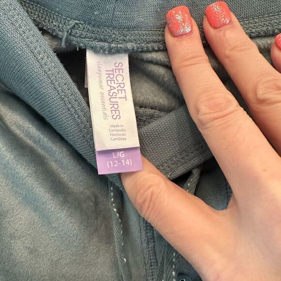 2/$15 Comfy fuzzy green sweatpants - Picture 2 of 4